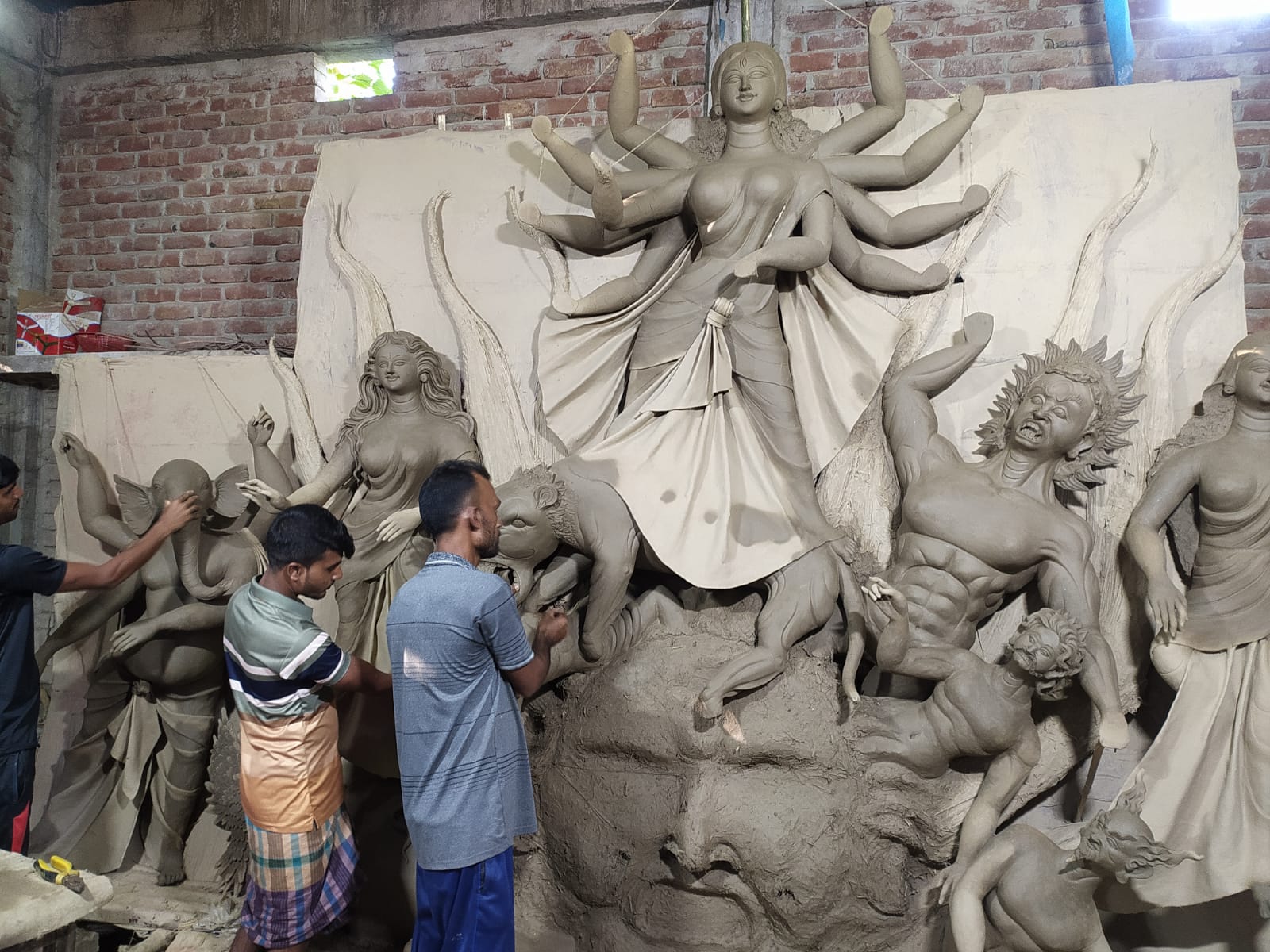 দরজায় কড়া নাড়ছে ধর্মীয় উৎসব শারদীয় দুর্গাপূজা