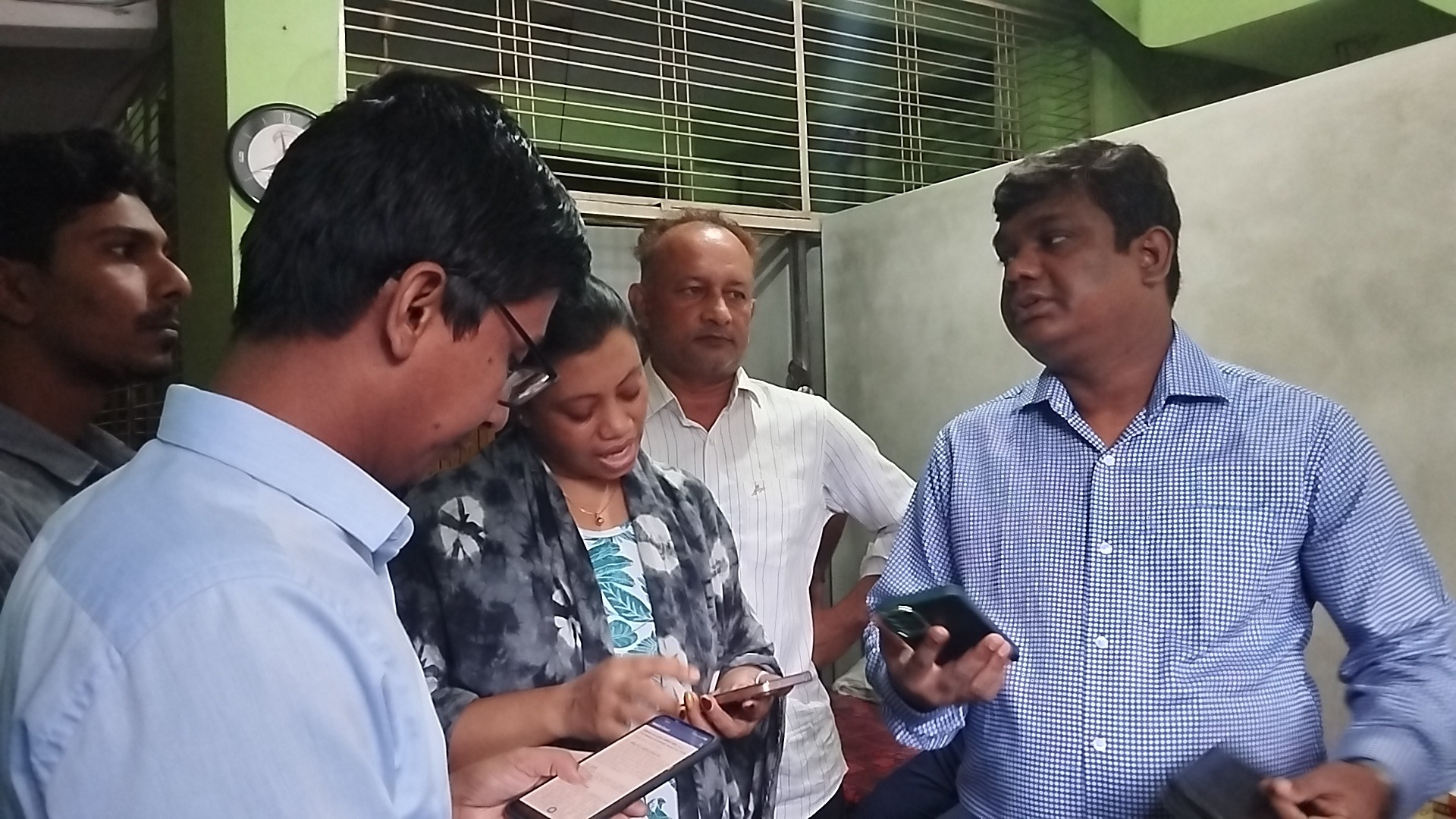 চুয়াডাঙ্গার বিভিন্ন স্থানে জেলা প্রশাসন ও স্বাস্থ্য বিভাগের যৌথ অভিযান