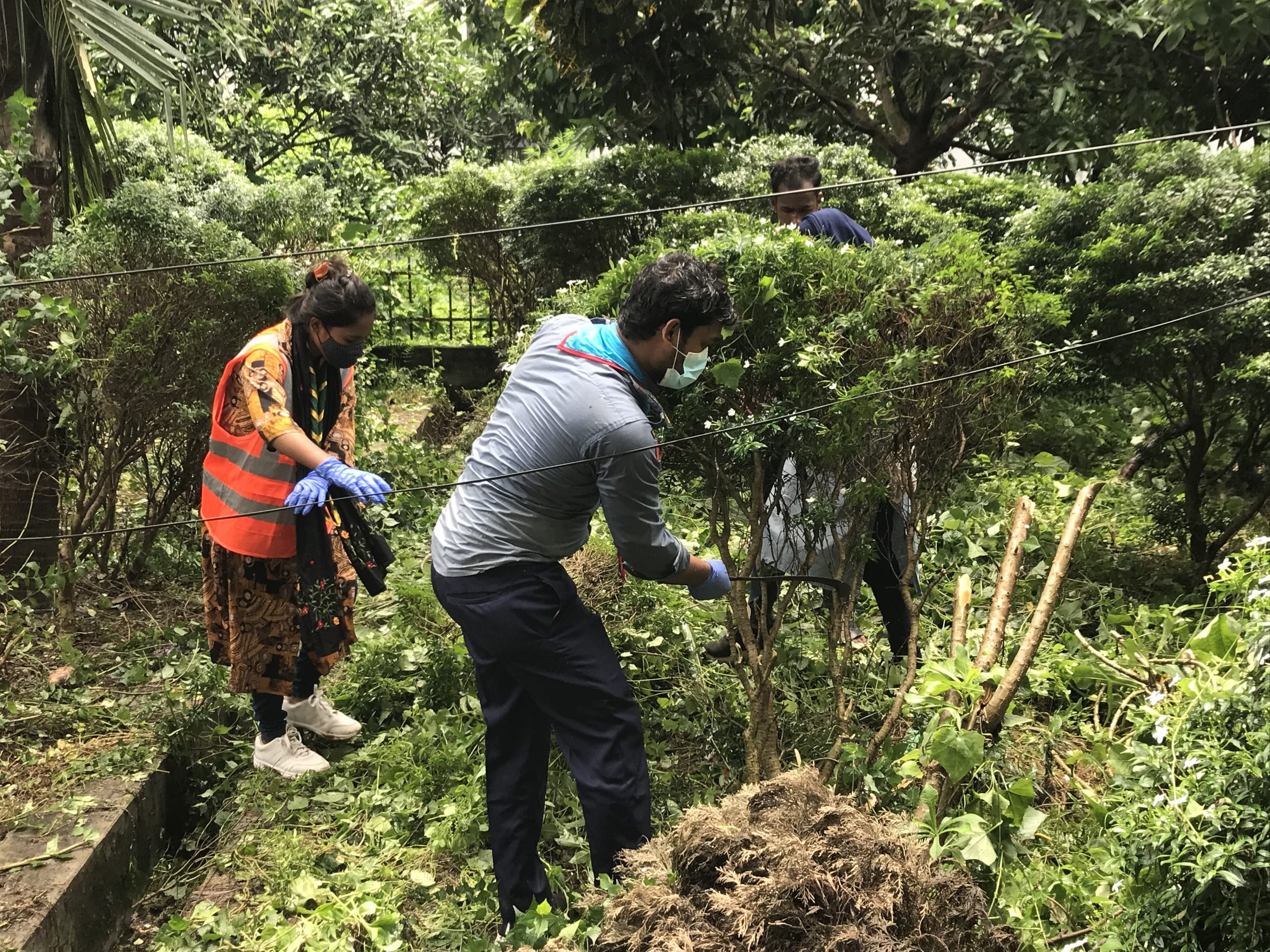 চুয়াডাঙ্গা সদর হাসপাতালে পরিচ্ছন্নতা ও সৌন্দর্য্য বৃদ্ধিতে পরিষ্কার-পরিচ্ছন্নতা ও দেয়াল চিত্র অঙ্কন