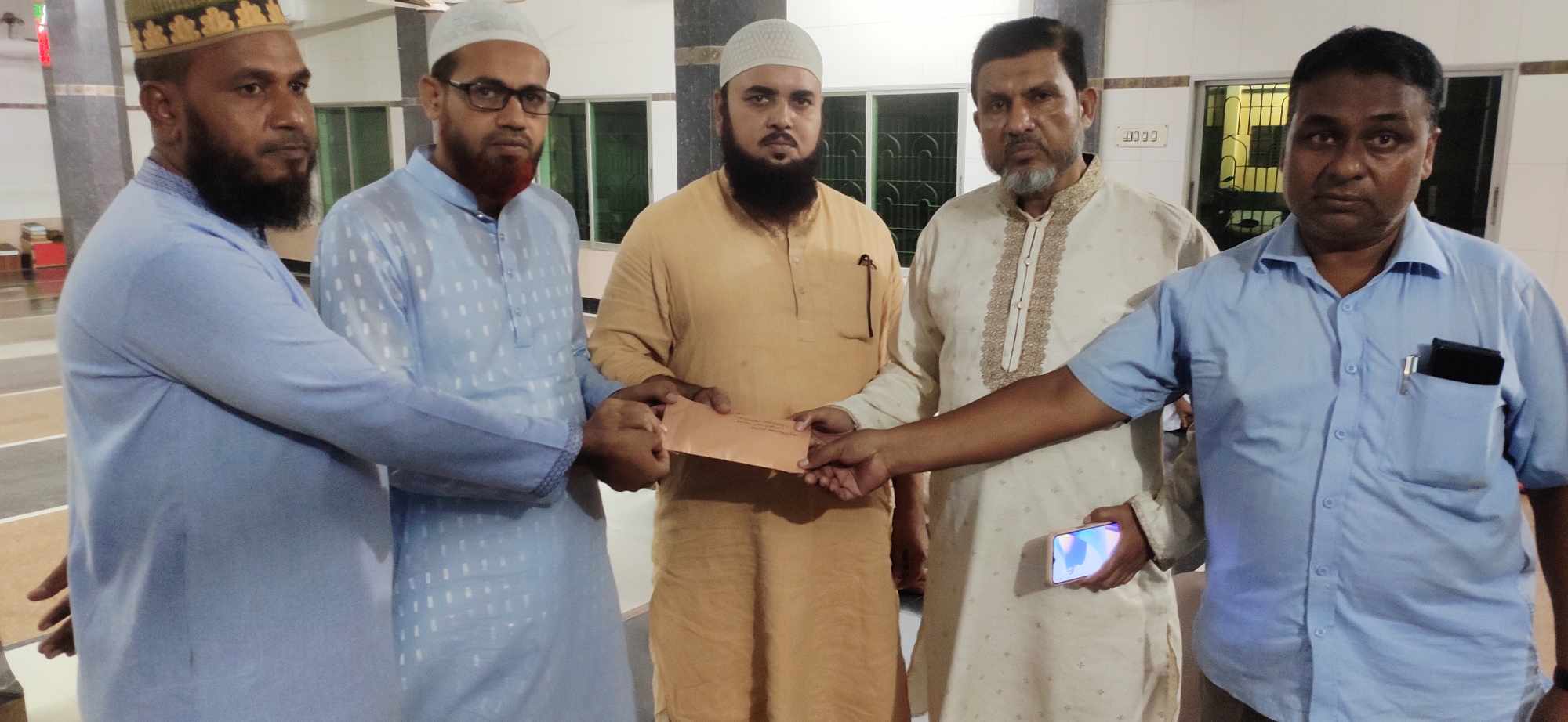 আলমডাঙ্গা বণিক সমিতির ৫০ হাজার টাকার অনুদান
