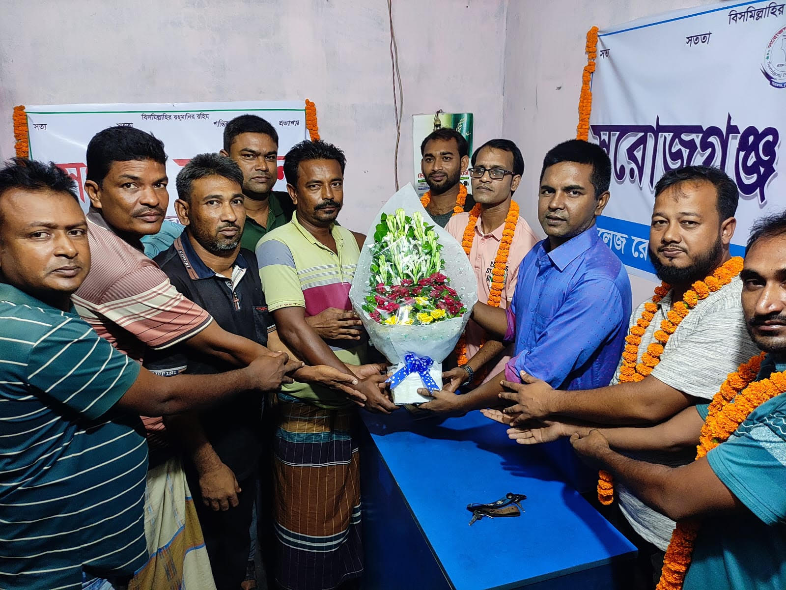 সরোজগঞ্জ প্রেসক্লাবের নতুন কমিটিকে শুভেচ্ছা