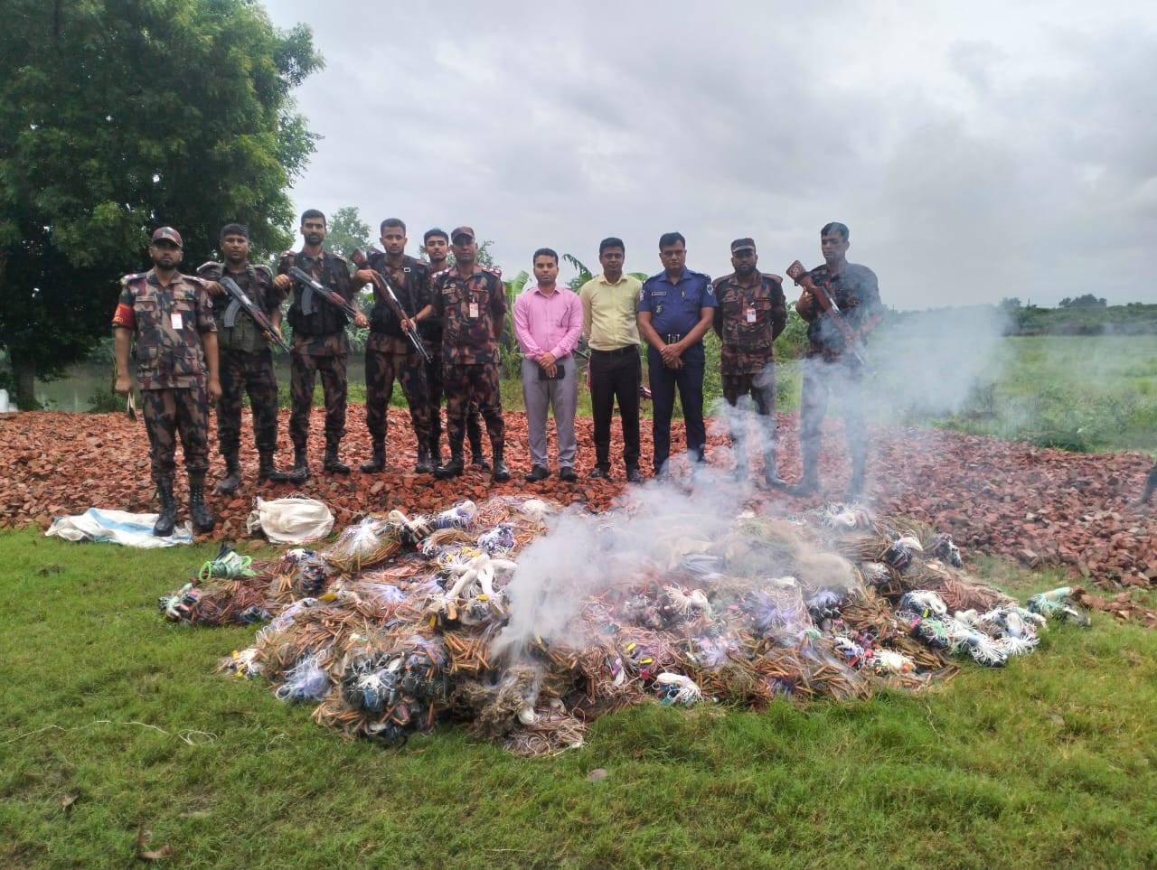 ১১২০ কেজি অবৈধ কারেন্ট জাল ধ্বংস