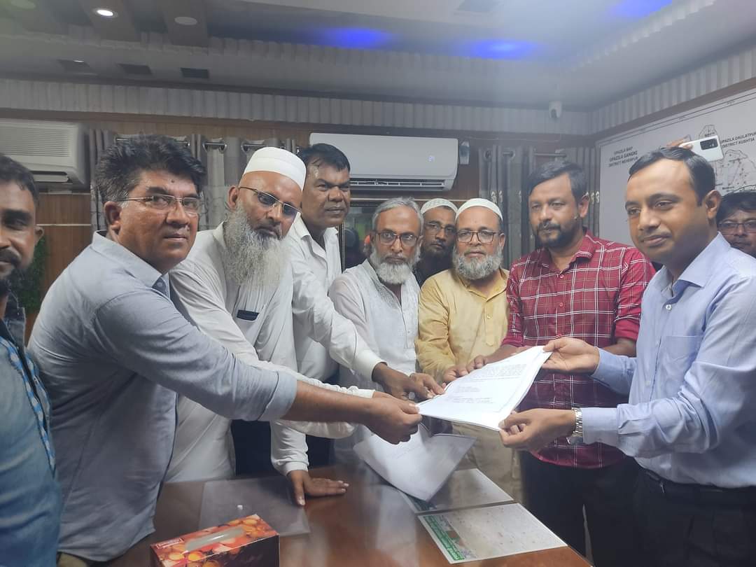 গাংনীতে গোলচত্বর নির্মাণের দাবিতে বিক্ষোভ