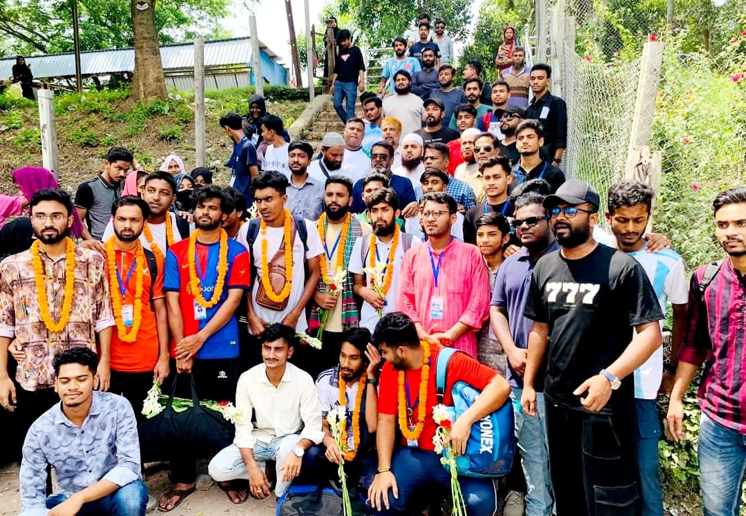 লক্ষীপুরে বন্যা দুর্গতদের মাঝে ত্রাণ বিতরণ শেষে ১১ স্বেচ্ছাসেবকে আলমডাঙ্গায় সংবর্ধনা