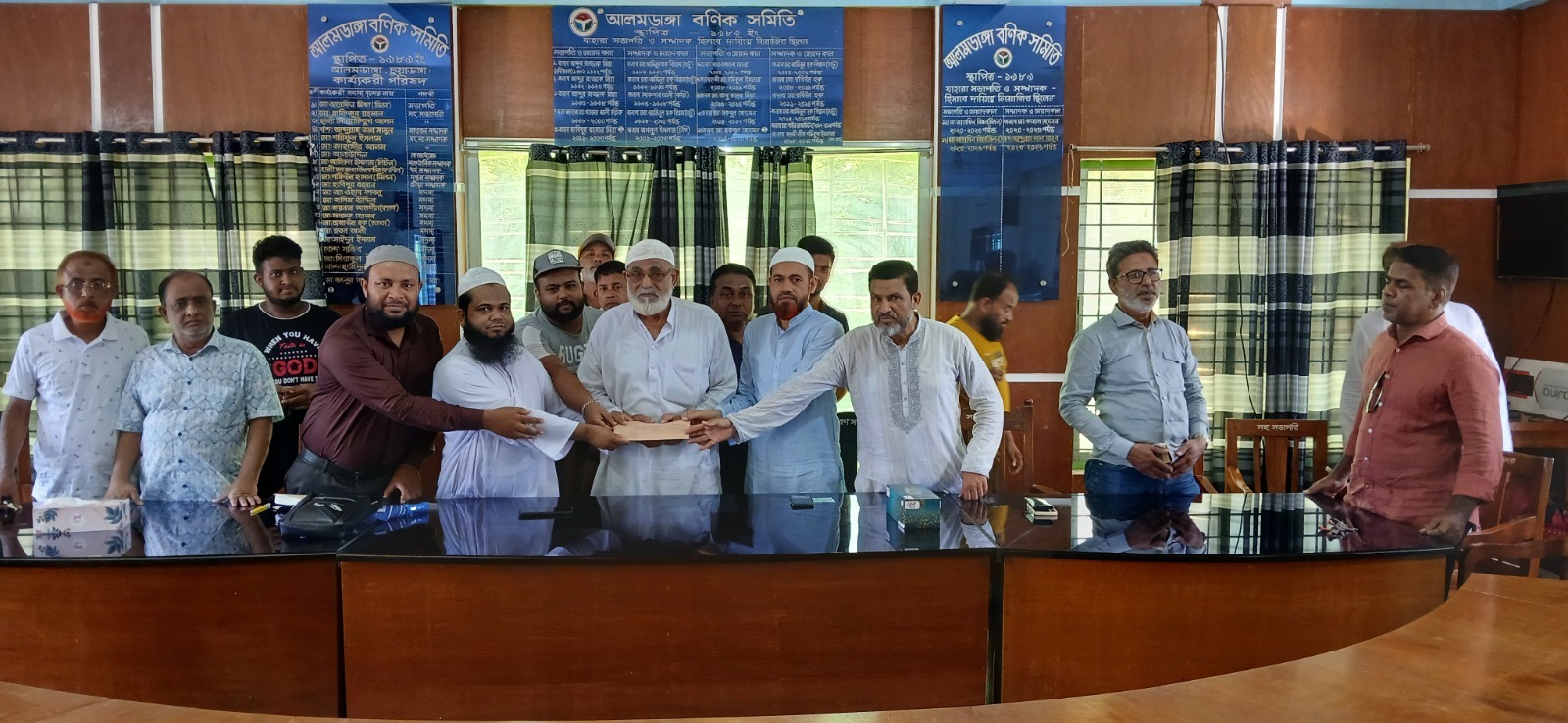 আলমডাঙ্গায় বন্যার্তদের জন্য নগদ অর্থ সংগ্রহ