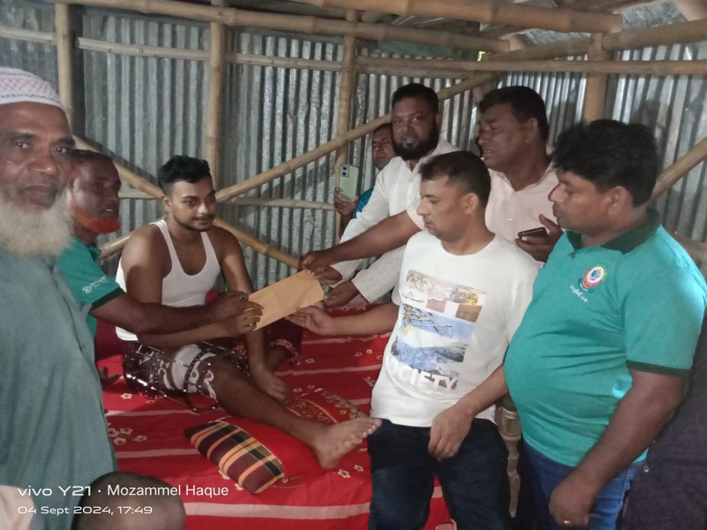 বৈষম্যবিরোধী ছাত্র আন্দোলনে গুলিবিদ্ধ দামুড়হুদার ৪ জনকে আর্থিক সহায়তা প্রদান