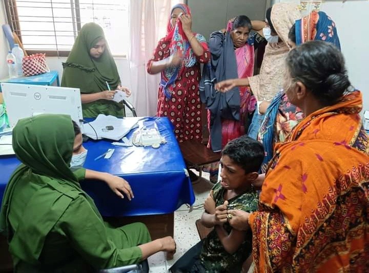 প্রতিদিন আক্রমণের শিকার প্রায় শতাধিক মানুষ