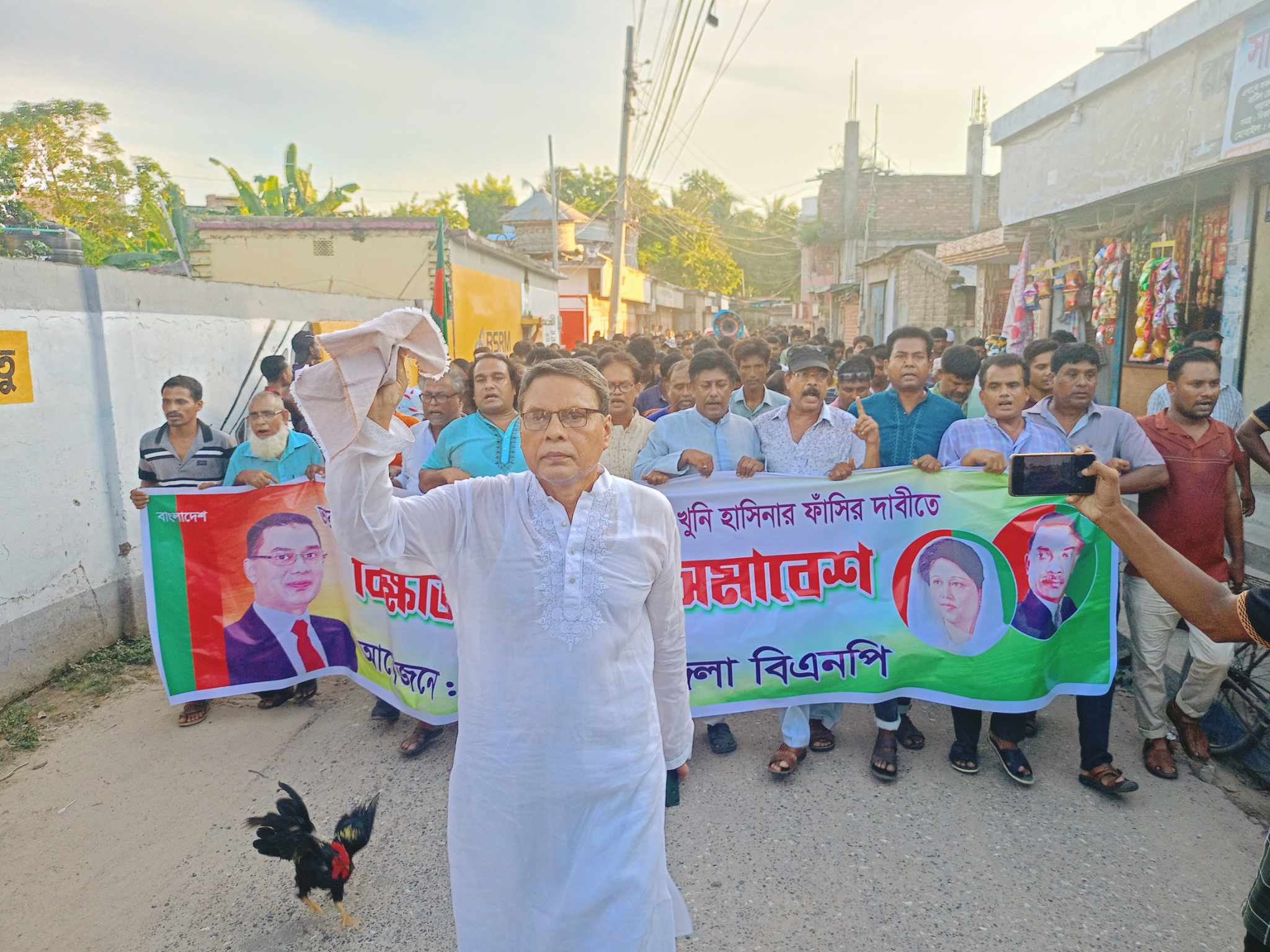 ভারতের পানি আগ্রাসন ও হাসিনার ফাঁসির দাবিতে মেহেরপুরে বিএনপির বিক্ষোভ মিছিল