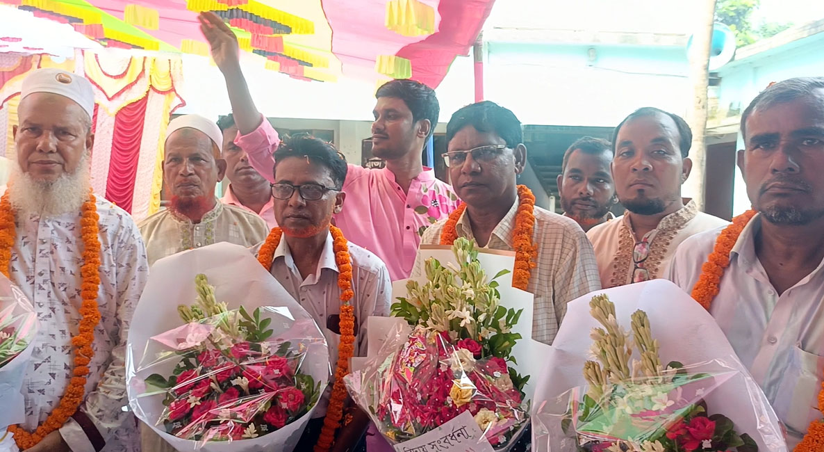 হিজলগাড়ী মাধ্যমিক বিদ্যালয়ের ৪ শিক্ষককে বিদায় সংবর্ধনা