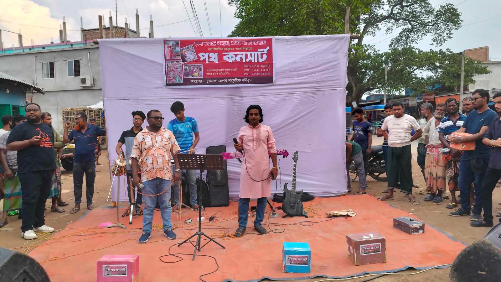 বন্যার্তদের পাশে দাঁড়াতে ভালাইপুরে পথ কনসার্ট