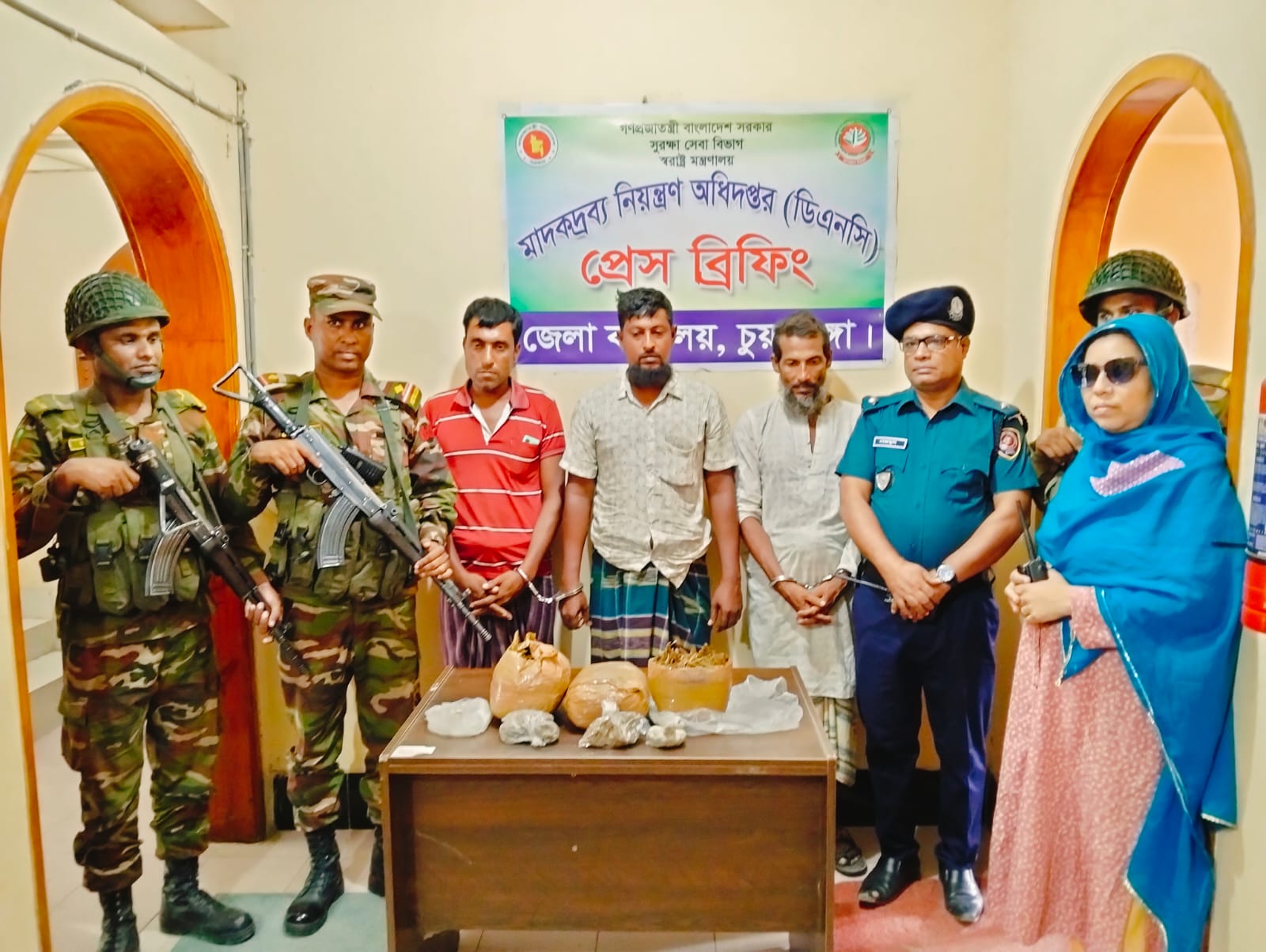 গাঁজাসহ তিন মাদক ব্যবসায়ী আটক