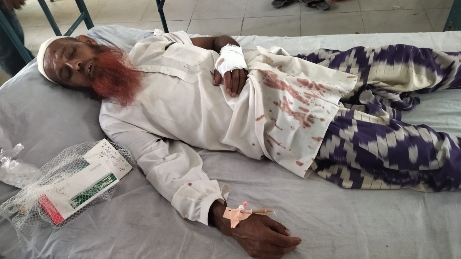 দর্শনার আকন্দবাড়িয়ায় মাদক বিক্রি নিষেধ করায়