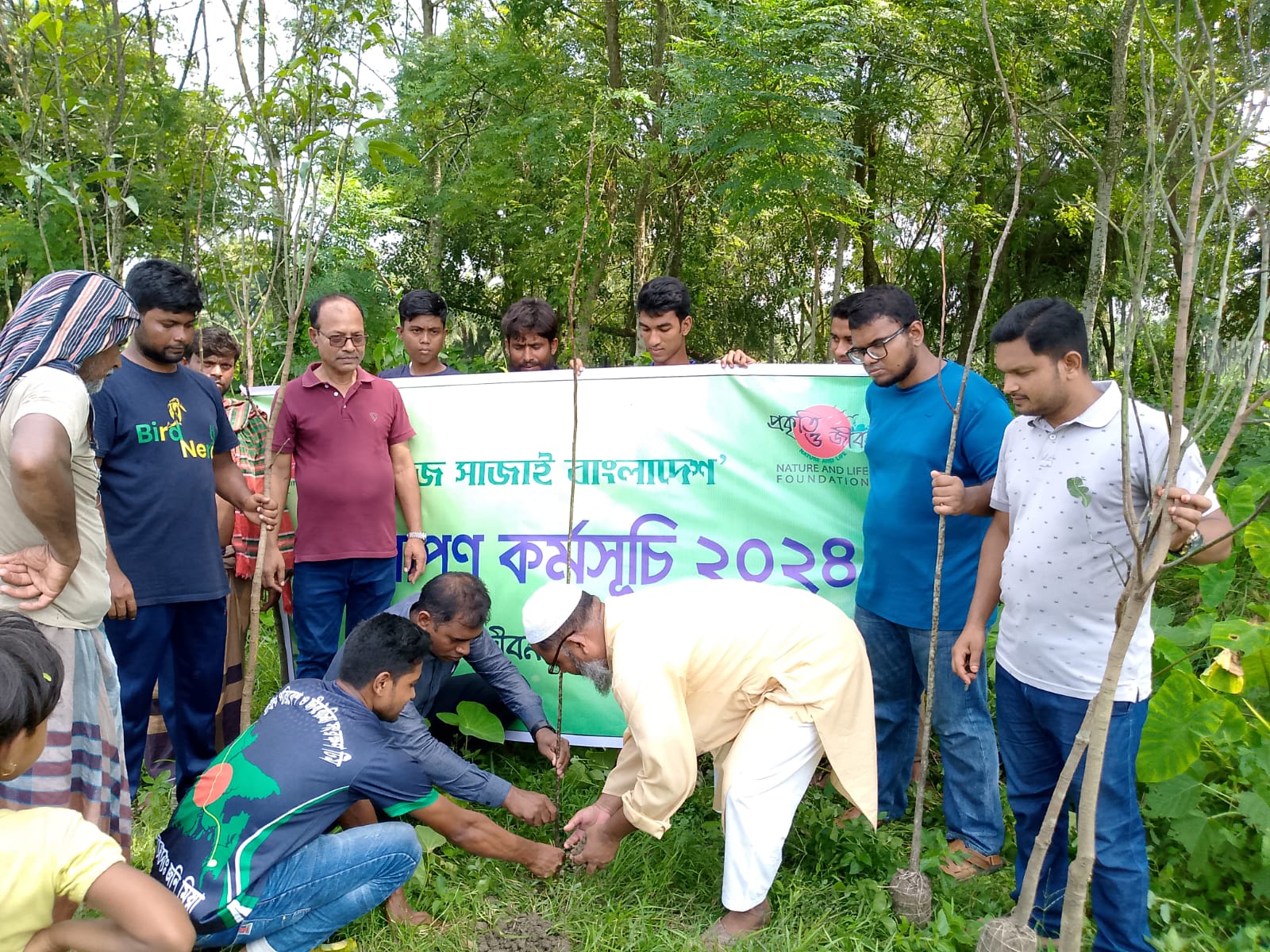 চুয়াডাঙ্গায় প্রকৃতি ও জীবন ক্লাবের বৃক্ষরোপণ কর্মসূচি