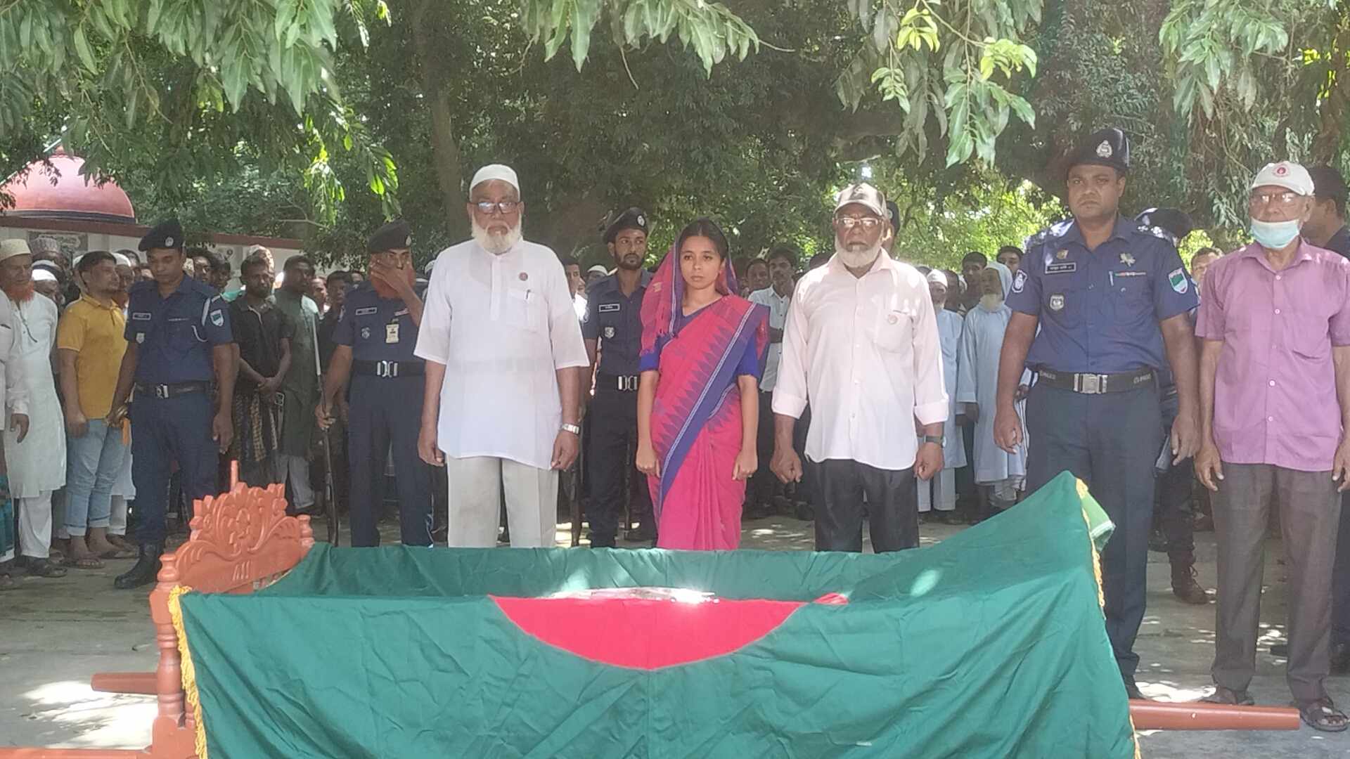 রাষ্ট্রীয় মর্যাদায় বীর মুক্তিযোদ্ধা নুরুল ইসলামের দাফন