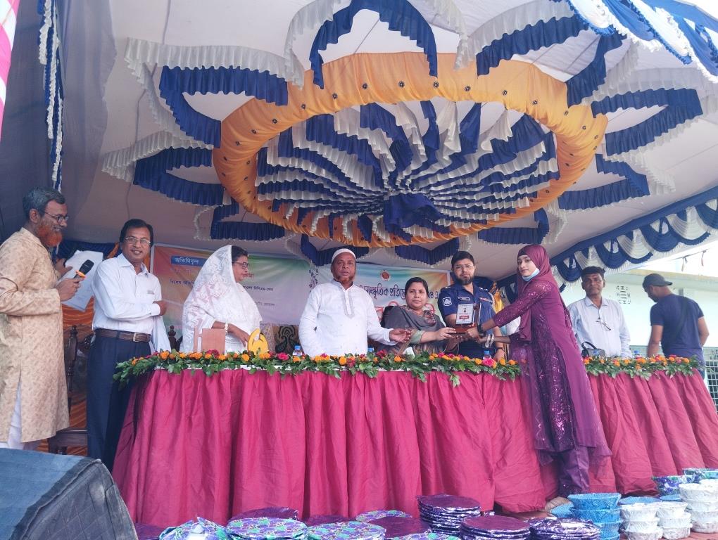 চুয়াডাঙ্গা সরকারি বালিকা উচ্চবিদ্যালয়ের বার্ষিক ক্রীড়া ও সাংস্কৃতিক প্রতিযোগিতার পুরস্কার বিতরণ