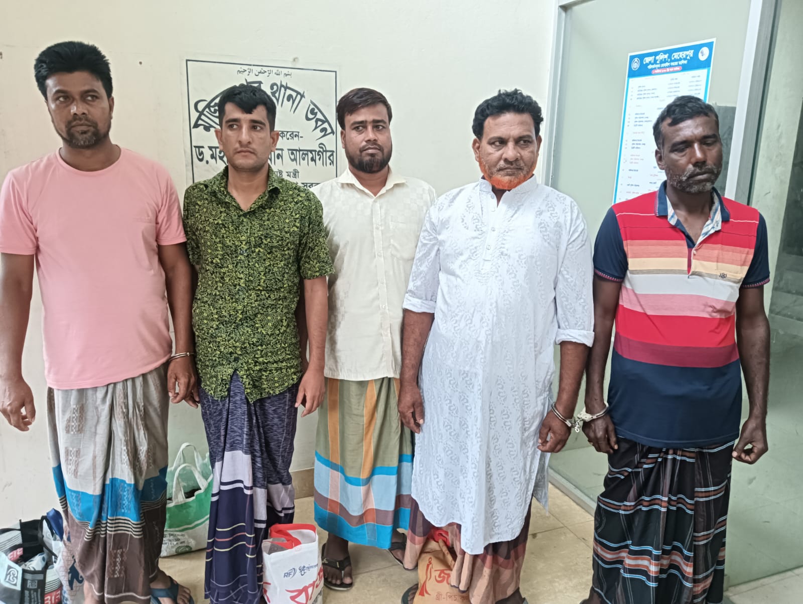 মুজিবনগরে চাঁদাবাজির মামলায় ছাত্রলীগ নেতাসহ গ্রেপ্তার ৫