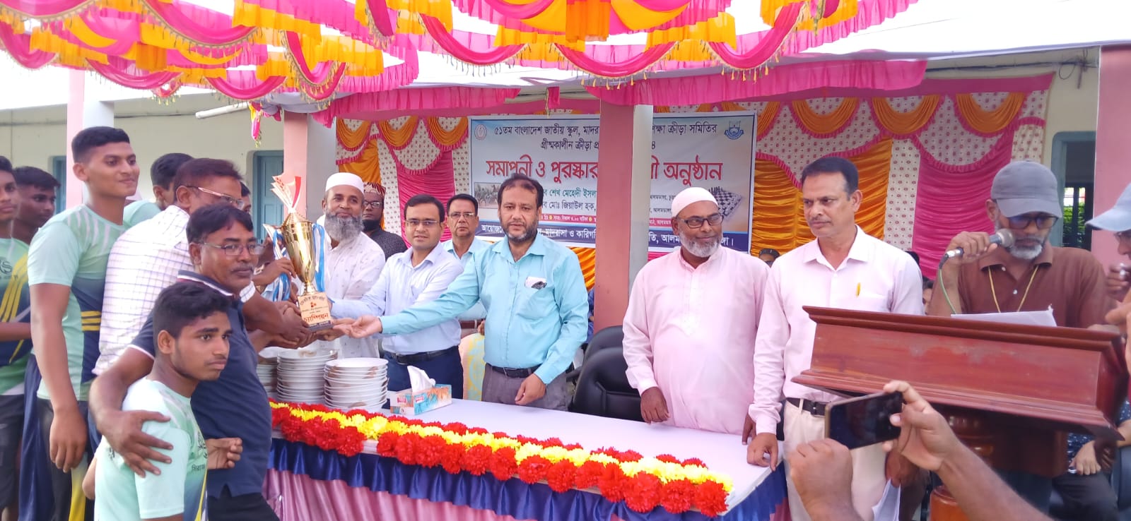 আলমডাঙ্গায় স্কুল, মাদ্রাসা ও কারিগরি গ্রীষ্মকালীন ক্রীড়া প্রতিযোগিতার পুরস্কার বিতরণ<br>