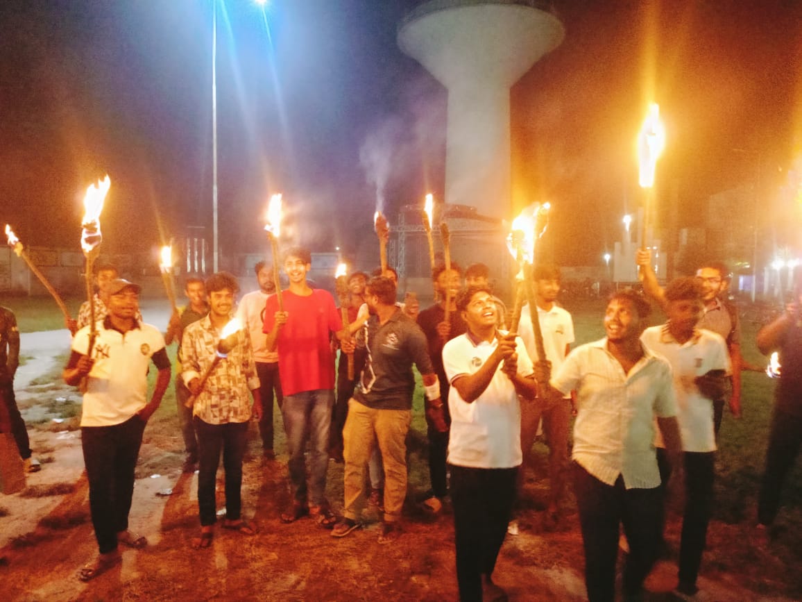 রাষ্ট্রপতির পদত্যাগের দাবিতে মেহেরপুরে মশাল মিছিল