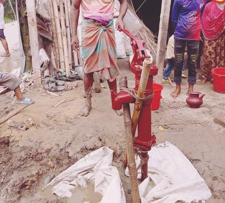 আলমডাঙ্গায় অসহায় ও দুস্থদের জন্য নলকূপ স্থাপন