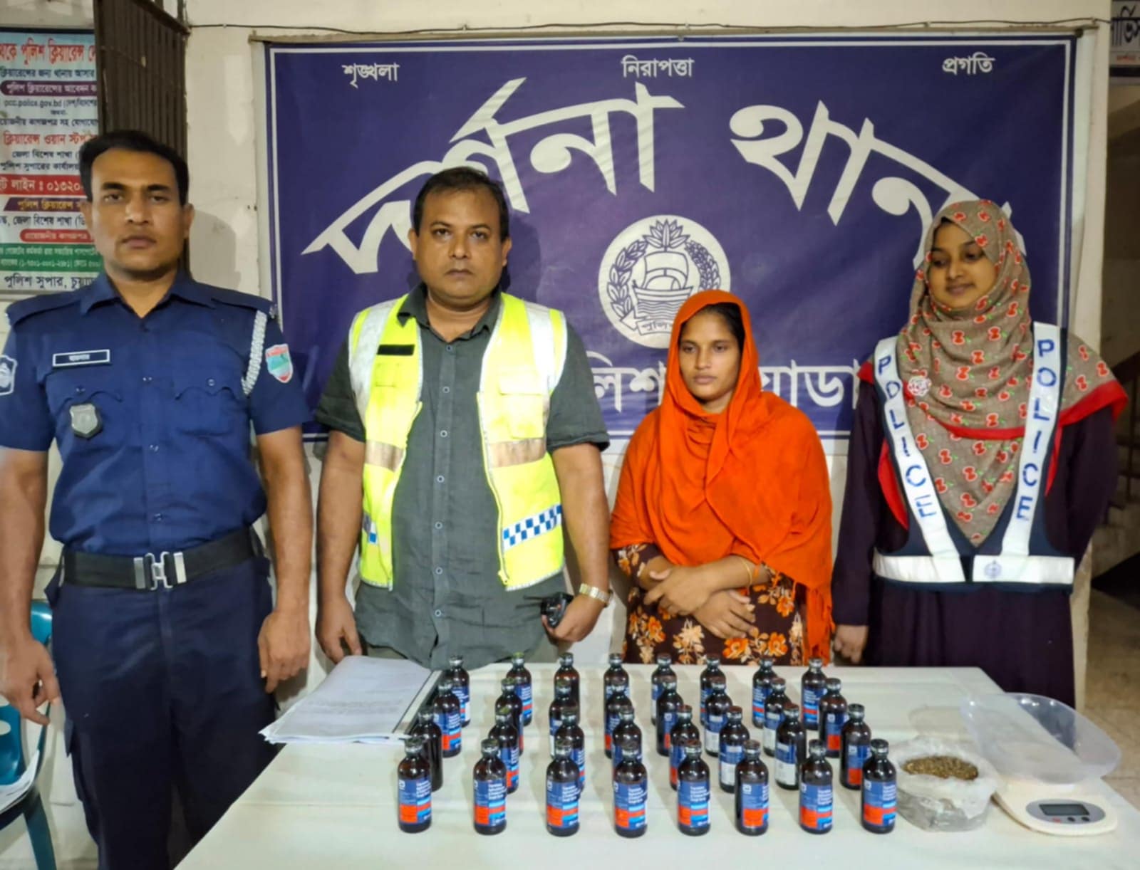দর্শনায় গাঁজা ও ফেনসিডিলসহ নারী মাদক ব্যবসায়ী গ্রেপ্তার