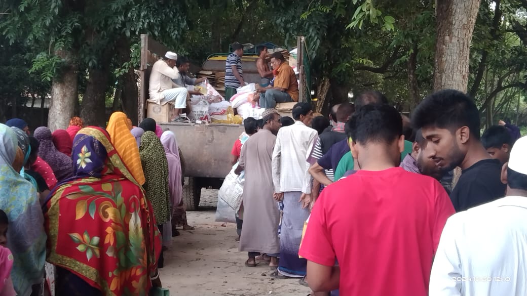 আলমডাঙ্গায় ন্যায্য মূল্যে টিসিবির পণ্য বিক্রি