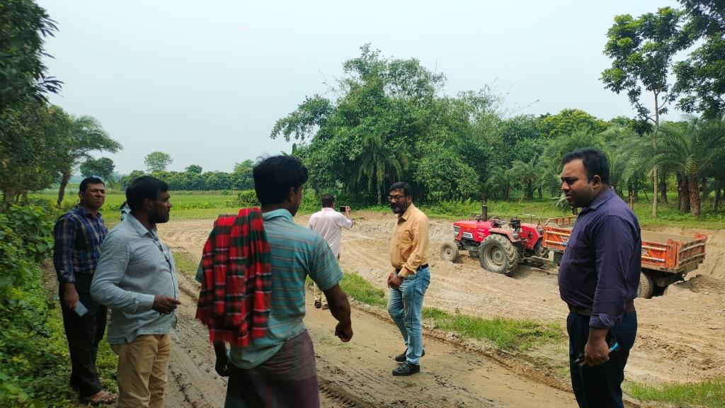 দর্শনার নাস্তিপুরে বালু উত্তোলন, জমির মালিককে জরিমানা