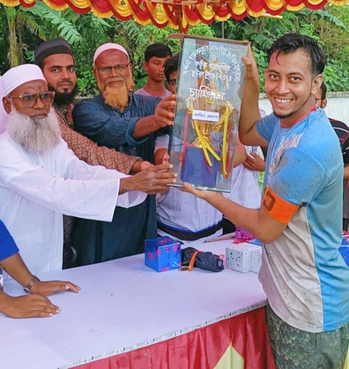 দর্শনা ডিএস ফাজিল মাদ্রাসায় ফুটবল টুর্নামেন্ট