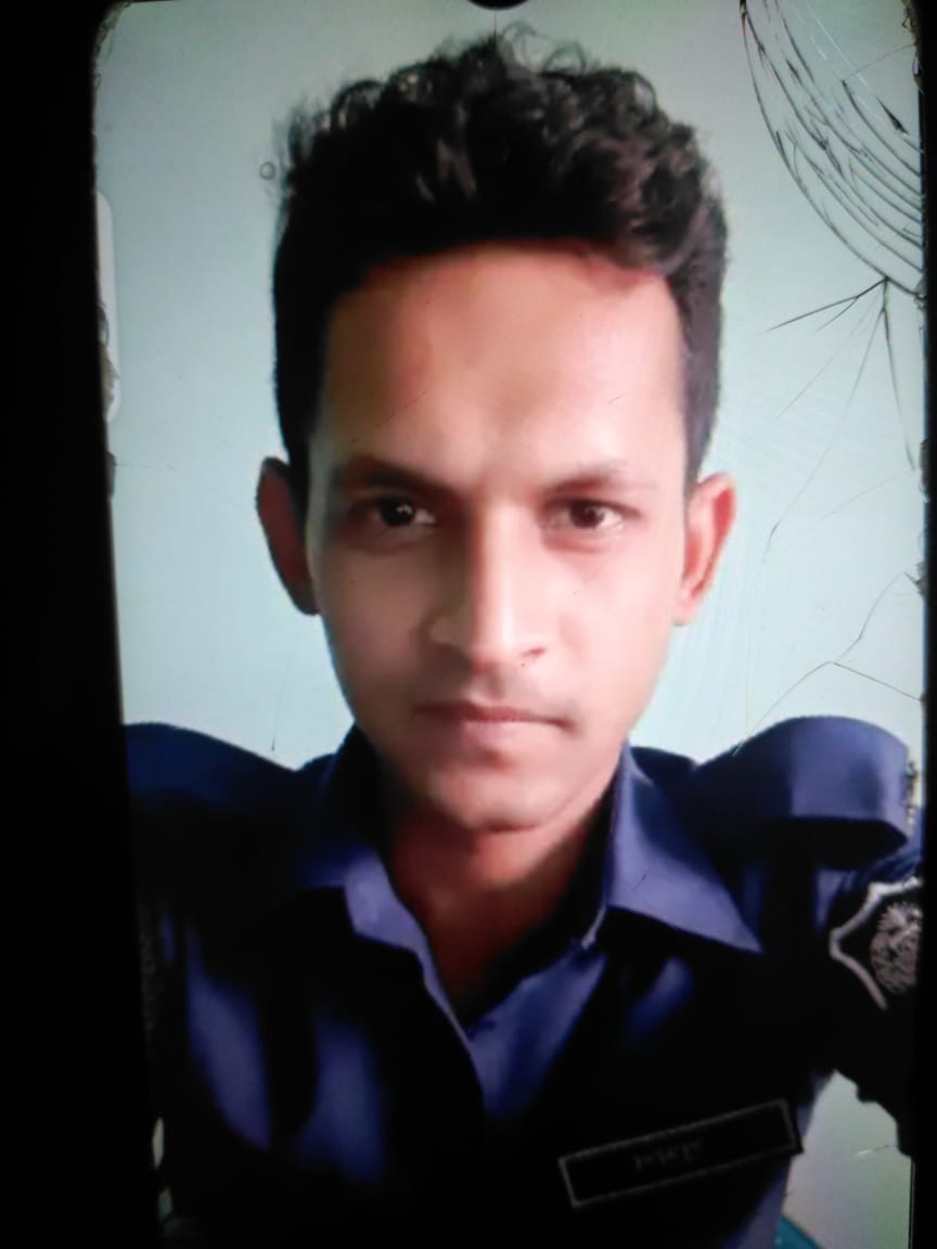 স্কুলছাত্রীকে উঠিয়ে নিয়ে গেলেন পুলিশ কনস্টেবল