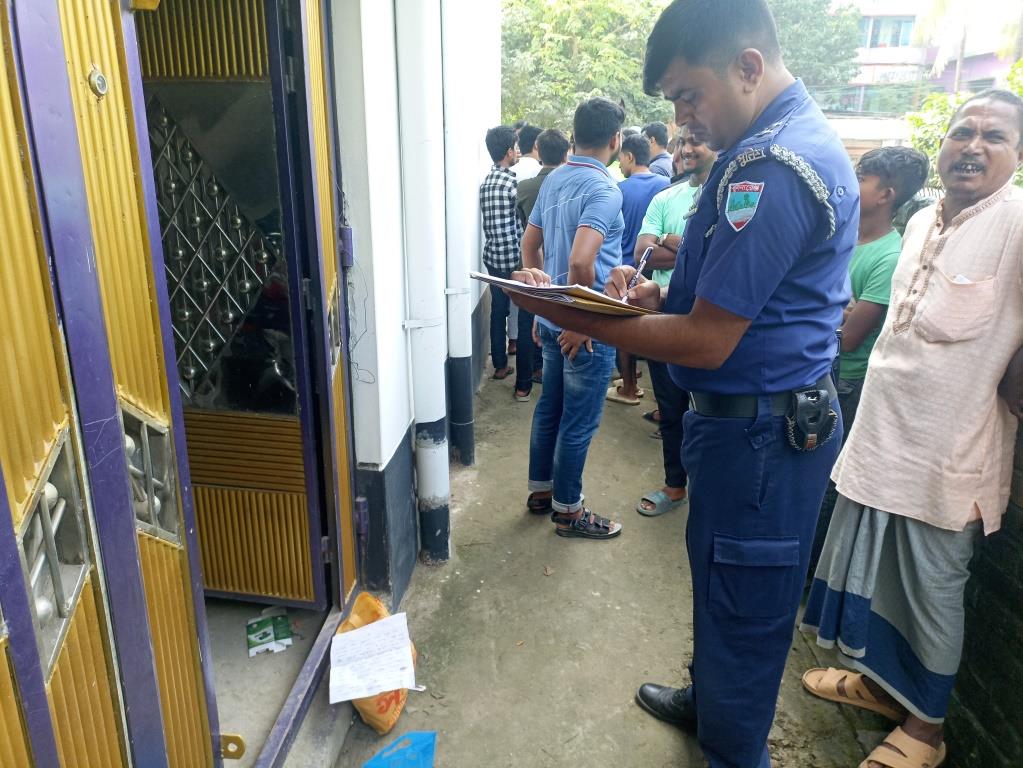 গাংনীতে বোমা সদৃশ বস্তু, কাফনের কাপড় ও চিরকুট উদ্ধার