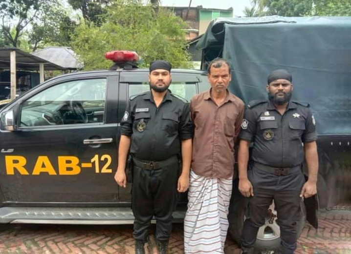 গাংনীতে র‌্যাবের অভিযান; ফেনসিডিলসহ এখলাছ আটক