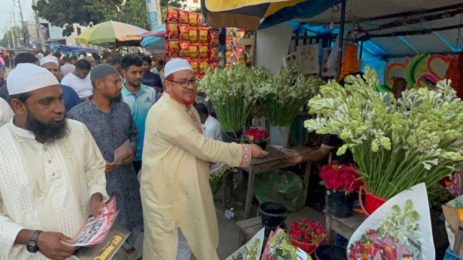 চুয়াডাঙ্গায় জামায়াতের লিফলেট বিতরণ