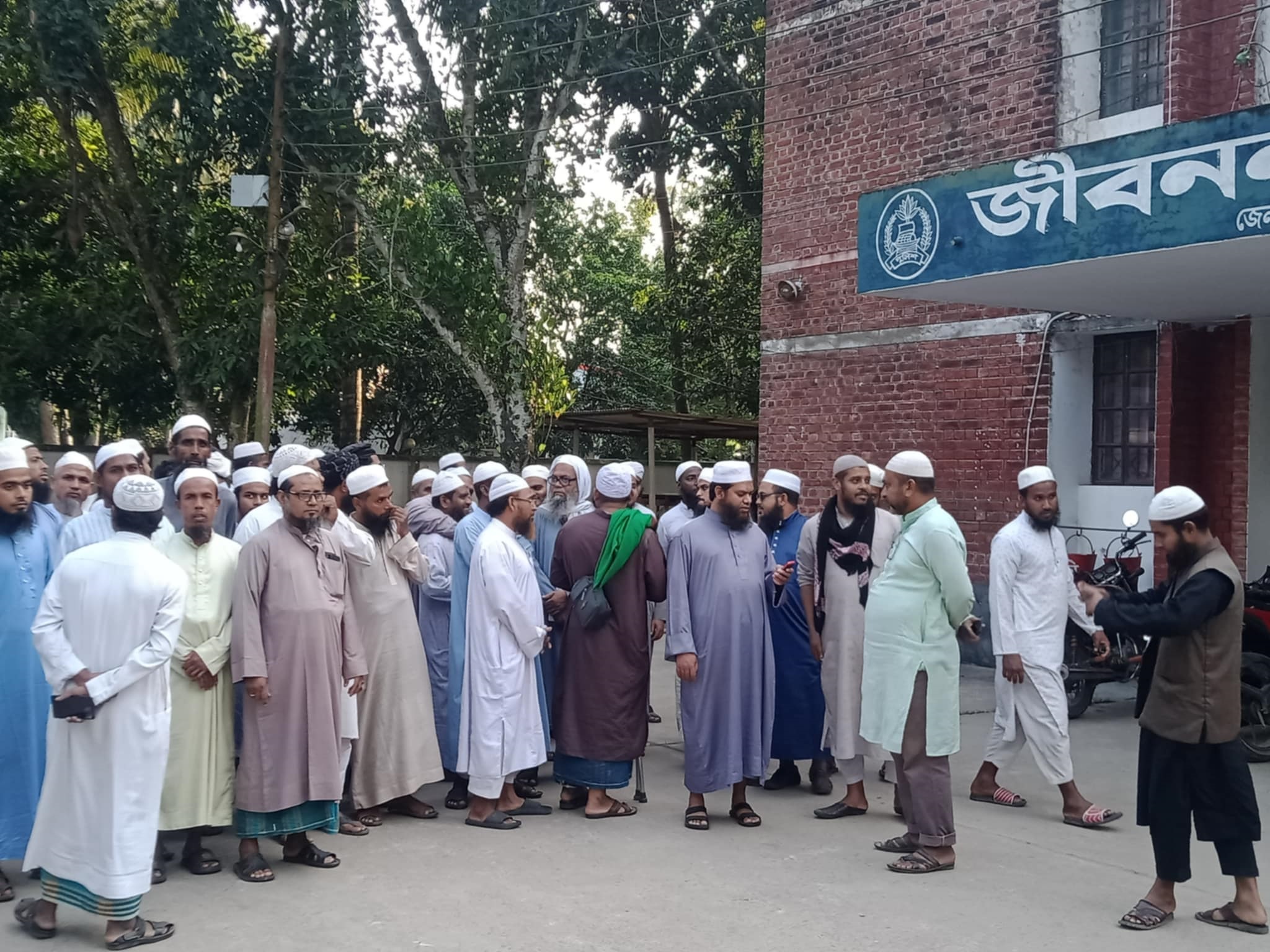 জীবননগর থানার ওসির সাথে ইসলামী আন্দোলনের নেতা-কর্মীদের মতবিনিময়