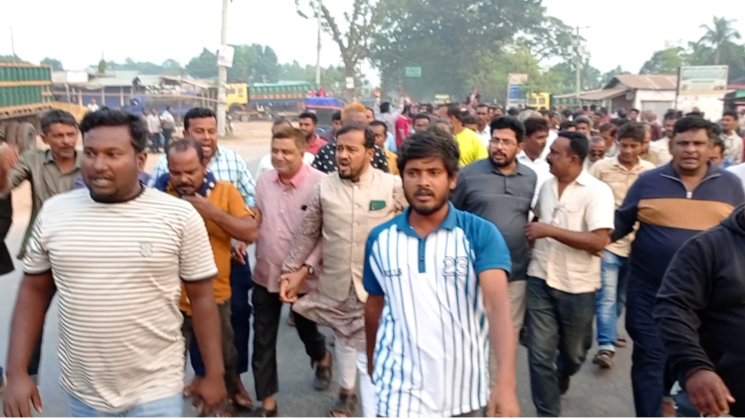 চুয়াডাঙ্গা জেলা বিএনপির সম্মেলন সফল করতে সরোজগঞ্জ বাজারে পথসভা ও মিছিল