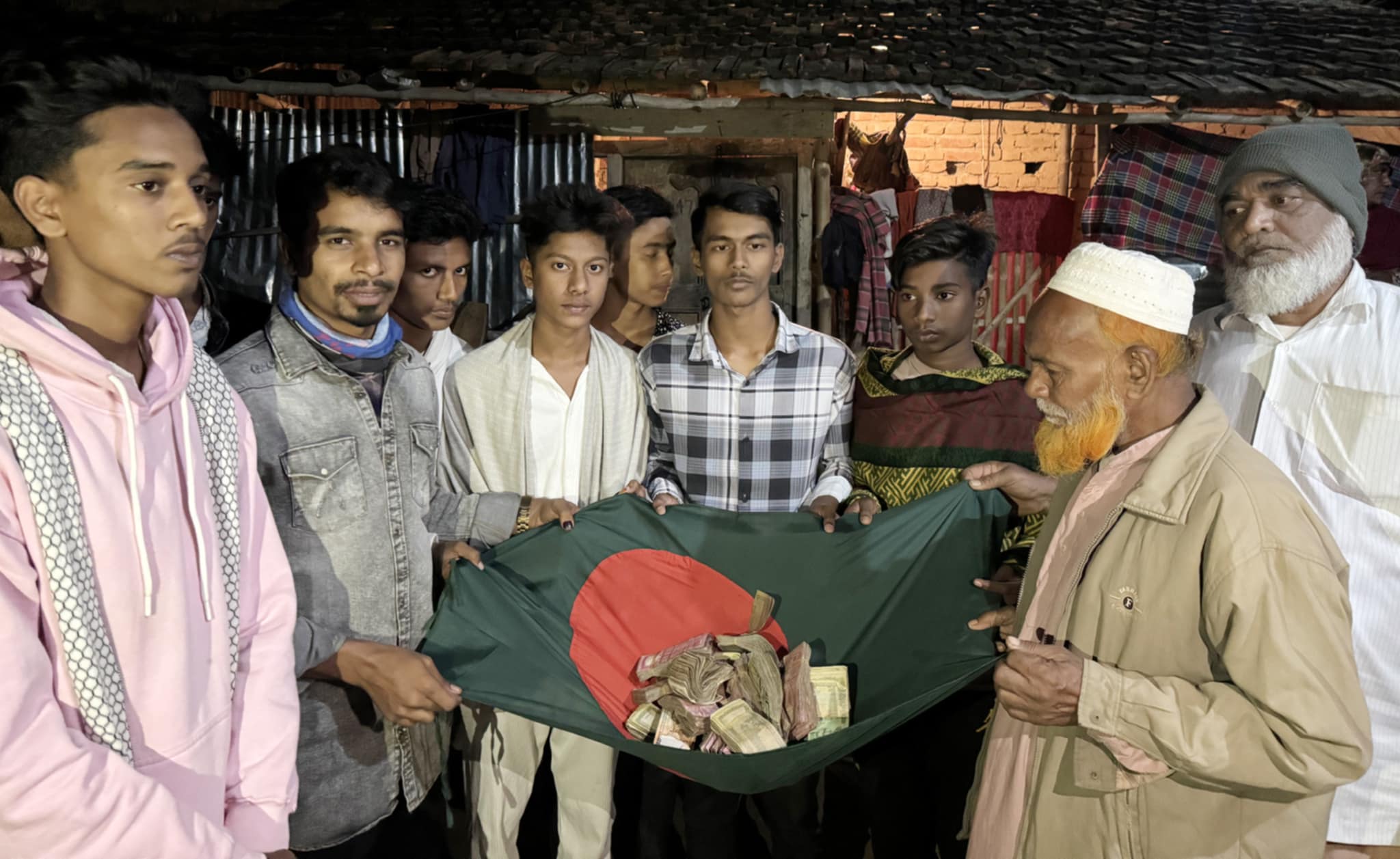 মুজিবনগরে আহত ফুটবলার রাহীদের পরিবারকে আর্থিক সহায়তা প্রদান