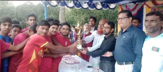 মেহেরপুরে ফুটবল টুর্নামেন্ট ও পুরস্কার বিতরণ