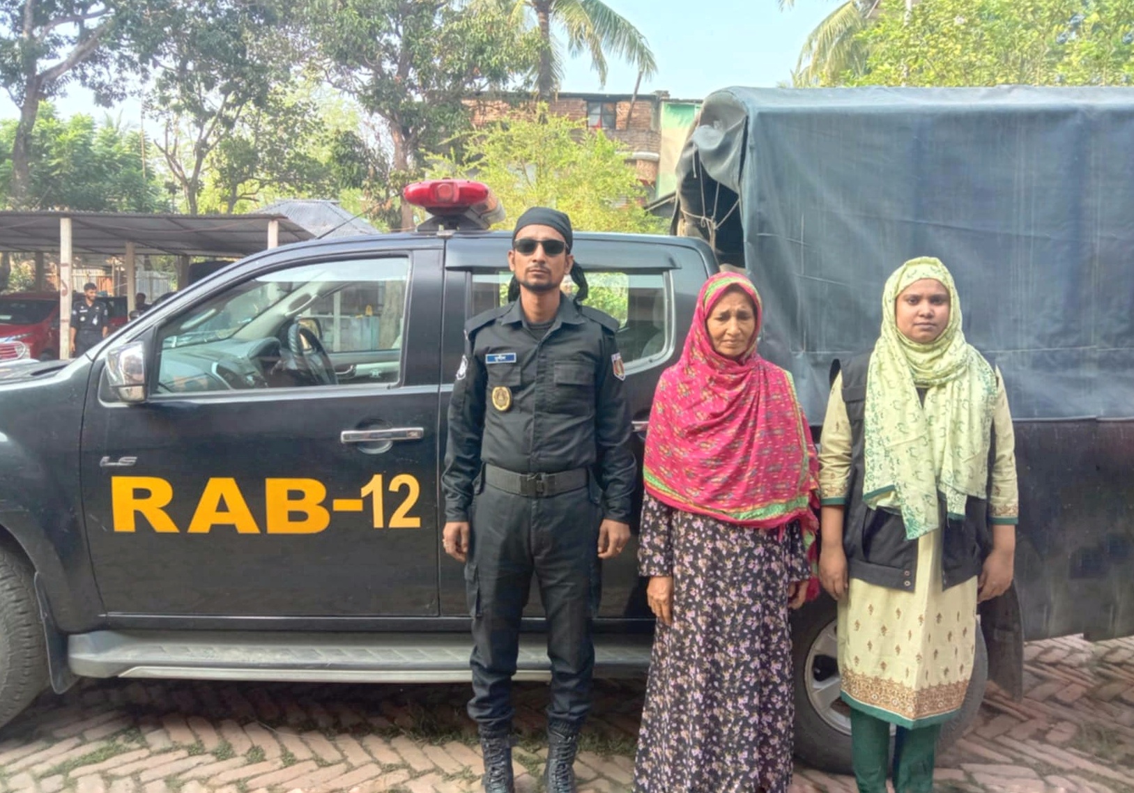 আলমডাঙ্গায় র‌্যাবের অভিযানে গাঁজাসহ নারী মাদক পাচারকারী আটক