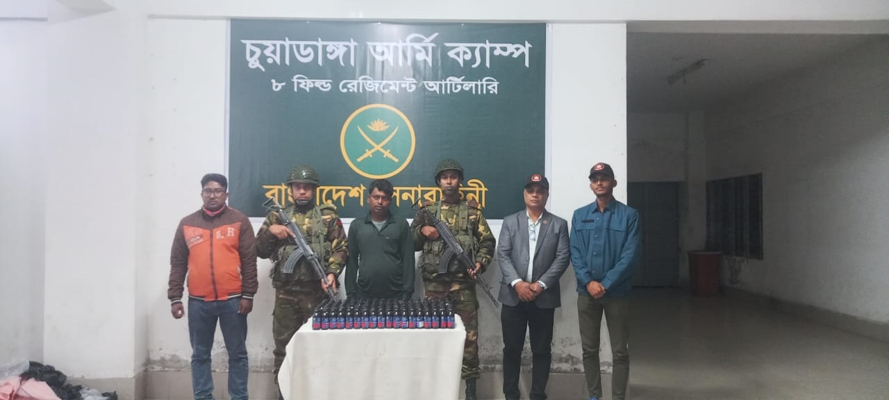 দামুড়হুদায় ১৮৫ বোতল ফেনসিডিলসহ মাদক ব্যবসায়ী আটক