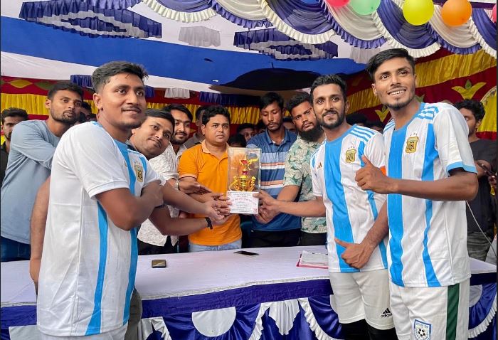 দর্শনার বলদিয়া প্রাইমারি স্কুলমাঠে প্রীতি ফুটবল খেলা অনুষ্ঠিত