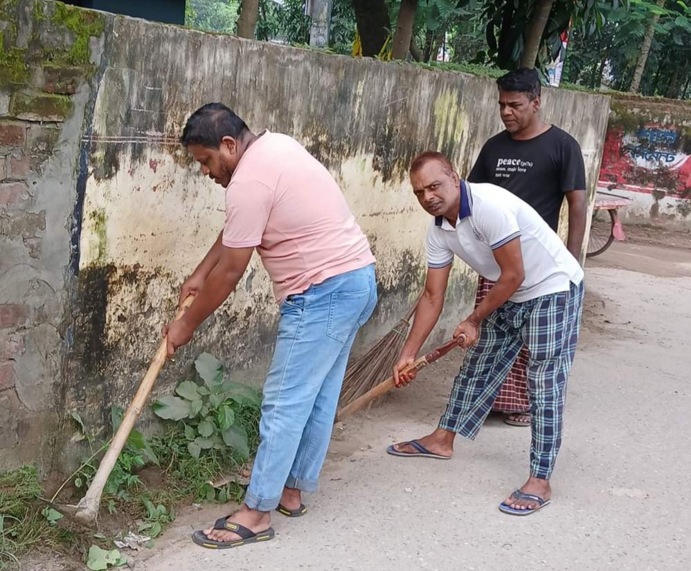 আলমডাঙ্গায় কলেজপাড়া কল্যাণ কমিটির পরিচ্ছন্নতা কার্যক্রম