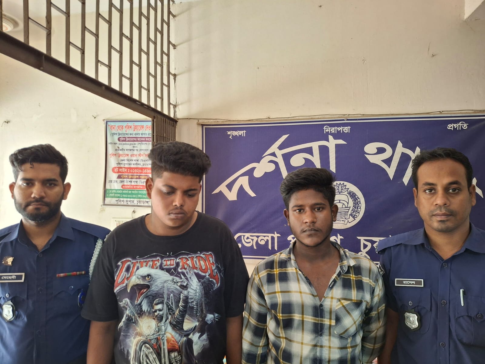দর্শনায় দীর্ঘদিনের পলাতক দুই আসামি গ্রেপ্তার