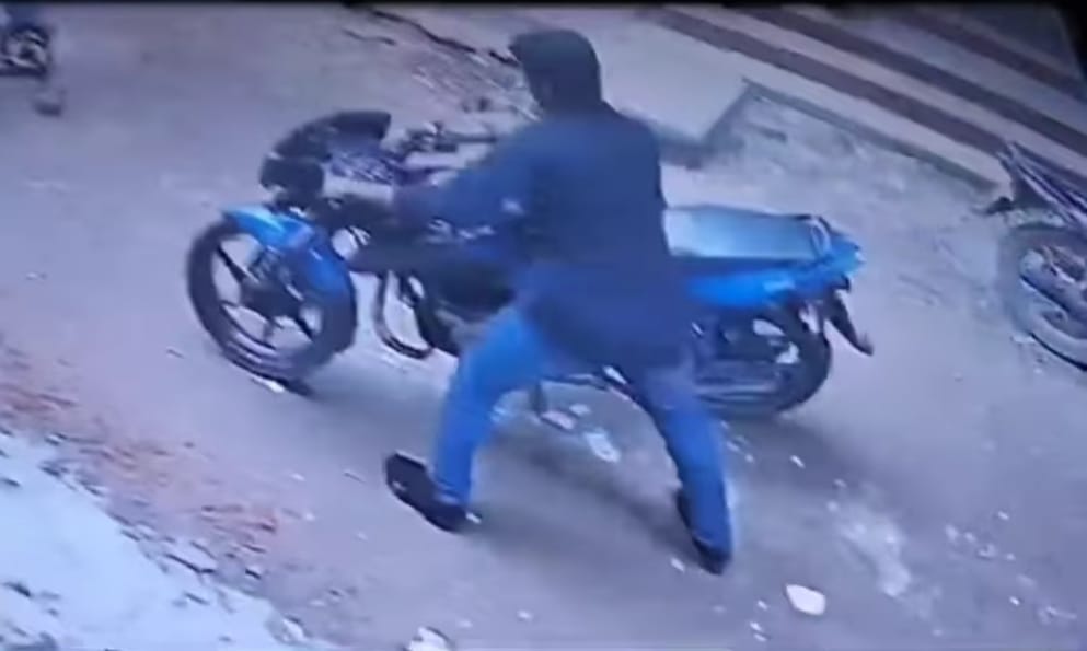 মেহেরপুরে রূপালী ব্যাংকের সামনে থেকে মোটরসাইকেল চুরি