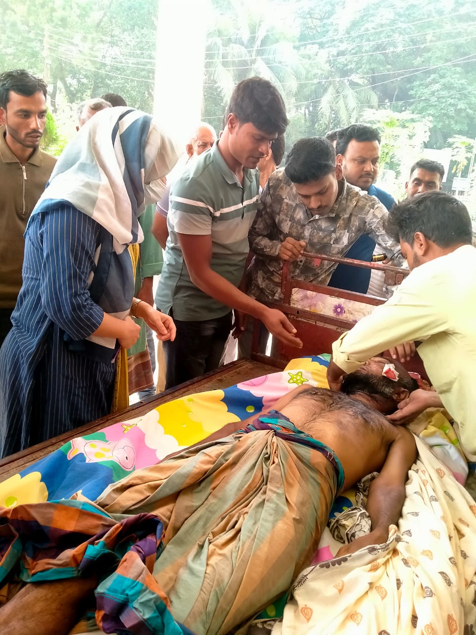 দামুড়হুদার চন্দ্রবাসে পরিবহনের ধাক্কায় একজনের মৃত্যু
