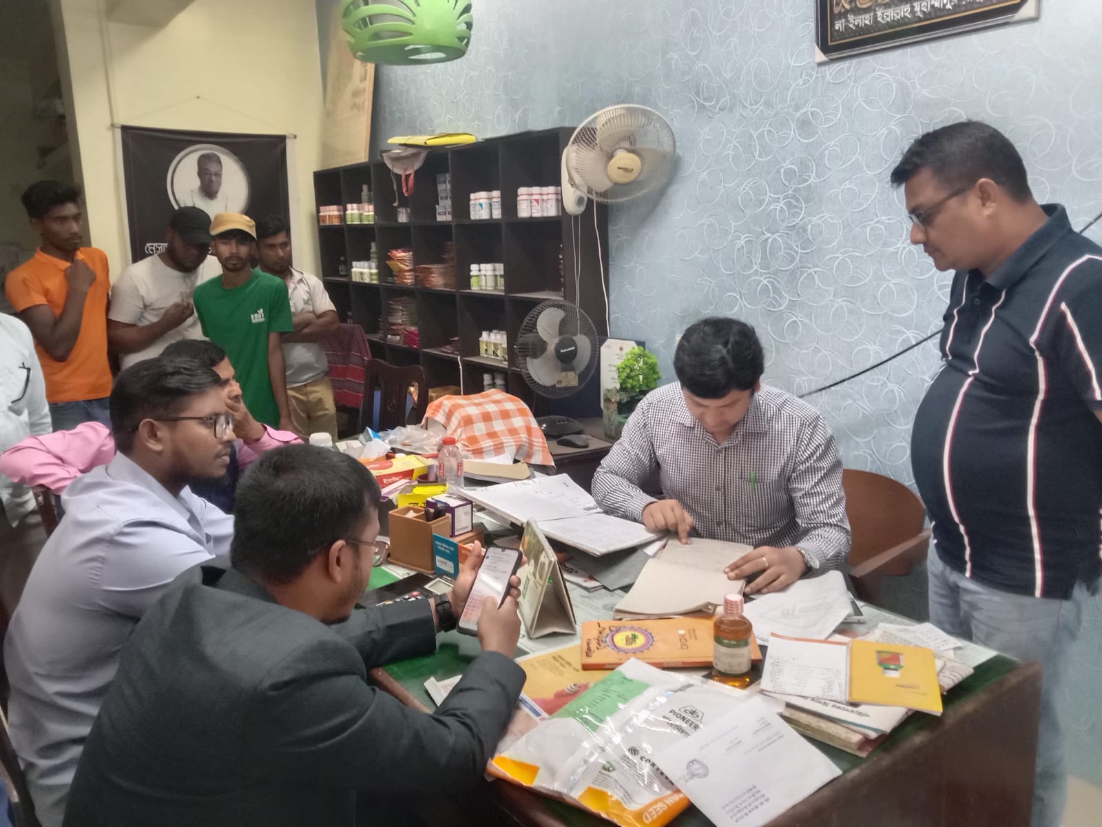 দুই ব্যবসায়ীকে ১ লাখ ২০ হাজার টাকা জরিমানা