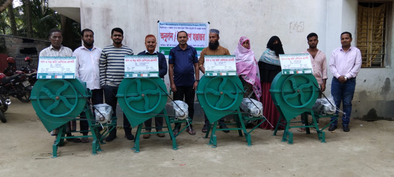 মেহেরপুরে খামারীদের মাঝে ঘাস ও খড় কাটার মেশিন বিতরণ
