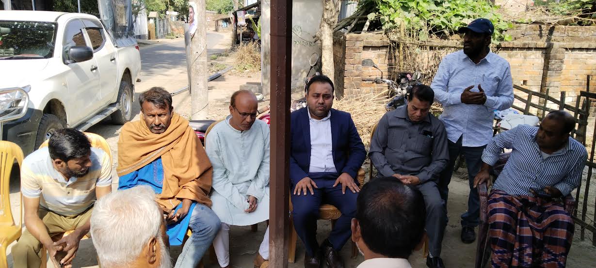 দর্শনায় ড্রেন নির্মাণে গ্রামবাসীর সাথে মতবিনিময়