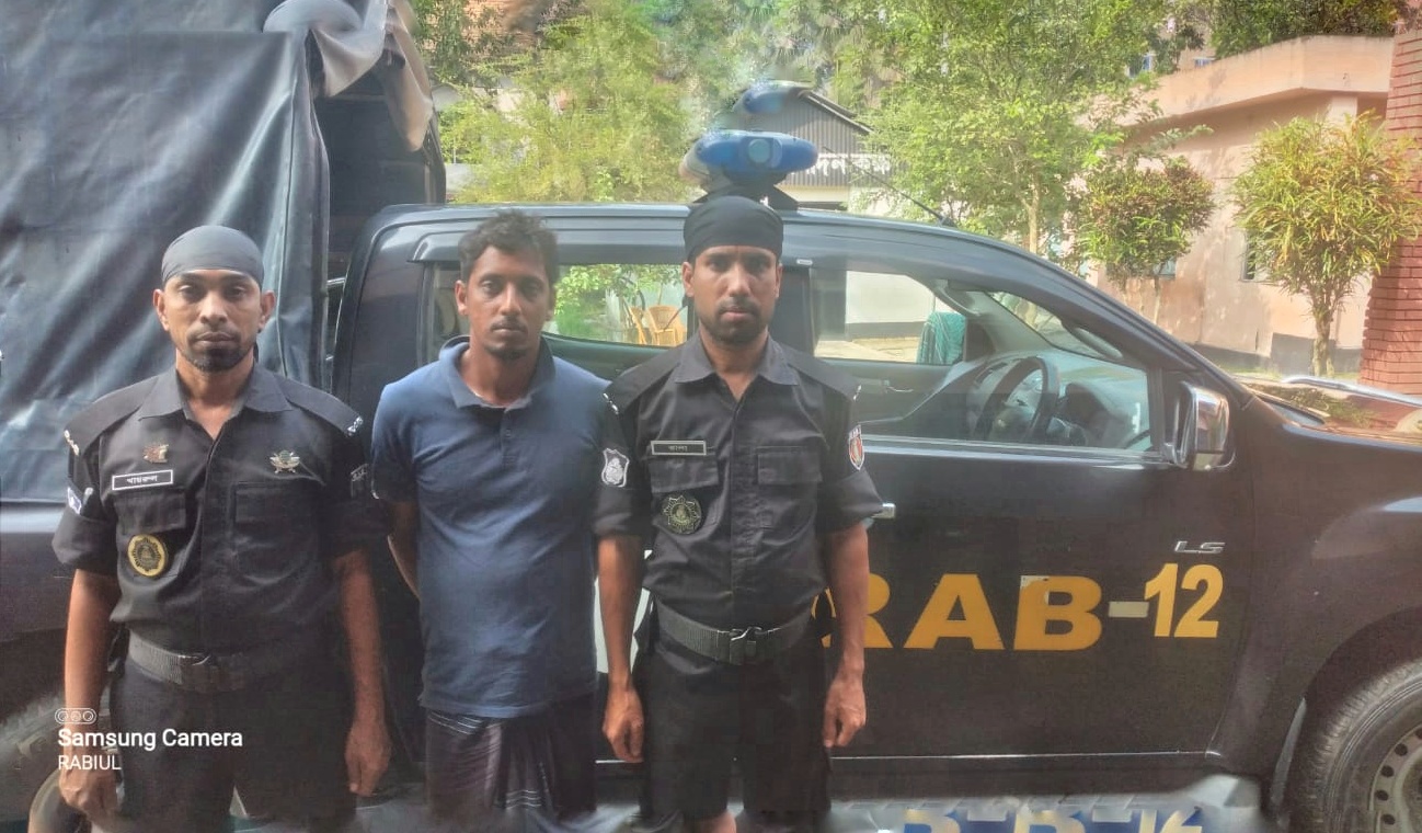 গাংনীতে ২ কেজি ৭ শ গ্রাম গাঁজাসহ মাদক কারবারি আটক
