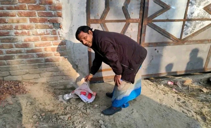 গাংনীতে দুটি বোমা সাদৃশ্য বস্তু ও চিরকুট উদ্ধার