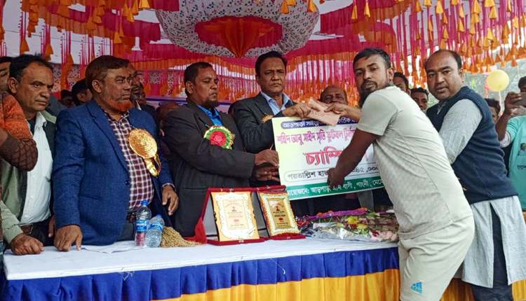 গাংনীতে শহিদ আবু সাইদ স্মৃতি ফুটবল টুর্নামেন্টের ফাইনাল