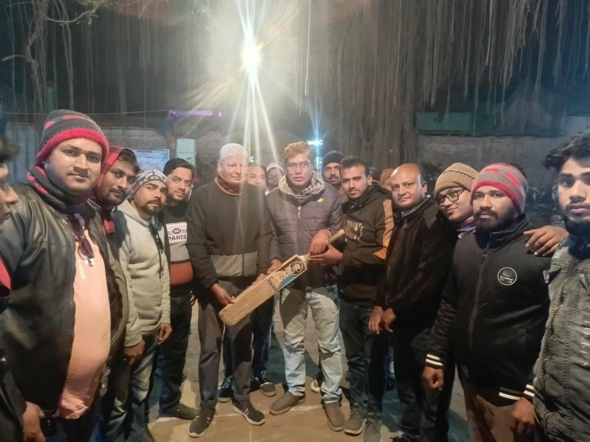 দোস্তে বটতলায় শহীদ জিয়া স্মৃতি নাইট ক্রিকেট টুর্নামেন্টের উদ্বোধন