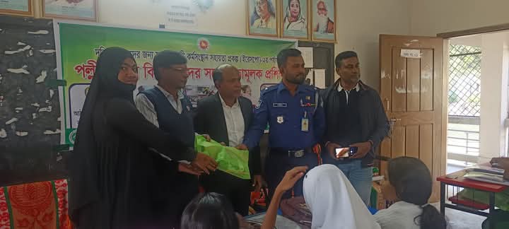 আন্দুলবাড়ীয়ায় কিশোরীদের সচেতনতামূলক প্রশিক্ষণ